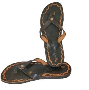 Cimarron Hand Crafted Black & Brown Tooled Leather Sandals with Flower 7 NWOB